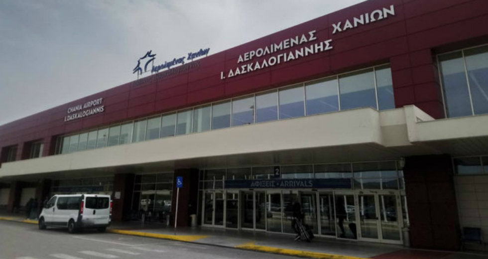 Αεροπλάνο τράκαρε με αυτοκίνητο στο αεροδρόμιο Χανίων