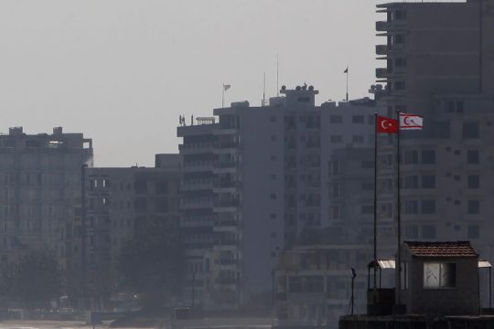 Παρά την απειλή κυρώσεων, η Τουρκία τραβάει το σχοινί