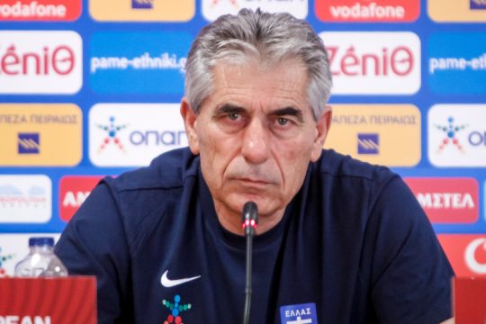 «Είμαι χαρούμενος όταν μας βρίζουν»