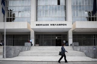 Το απύθμενο θράσος των… τιμητών