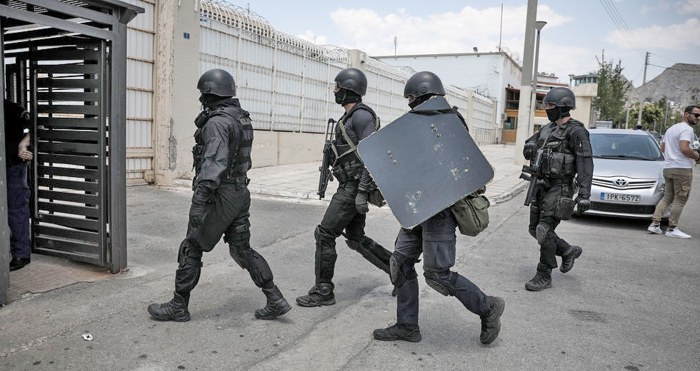 Σκοπιμότητες με τον μπαμπούλα της καταστολής