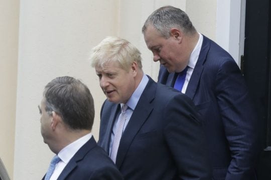 Διεύρυνε το προβάδισμα ο Τζόνσον μετά τον τρίτο γύρο ψηφοφοριών