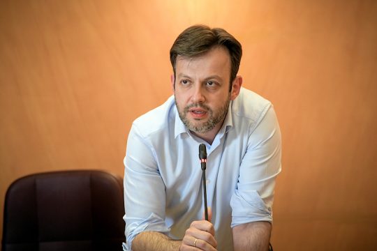 Οι συνέπειες των βραχυχρόνιων μισθώσεων στο τραπέζι του Δήμου Αθηναίων
