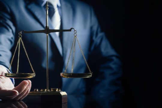 Ερμαιο πολιτικών επιδιώξεων η Θέμις;