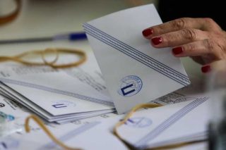 Αλλαγή σκυτάλης σε πολλούς δήμους