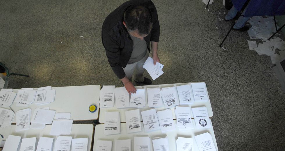 Ο φαύλος κύκλος από τις πρακτικές της εκάστοτε αντιπολίτευσης και η θέση του ψηφοφόρου μπροστά στην κάλπη