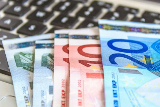 10 πολιτικές και προγραμματικές αντιφάσεις της Ν.Δ.