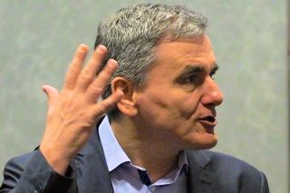 Αυστηρά μηνύματα στην… επόμενη κυβέρνηση
