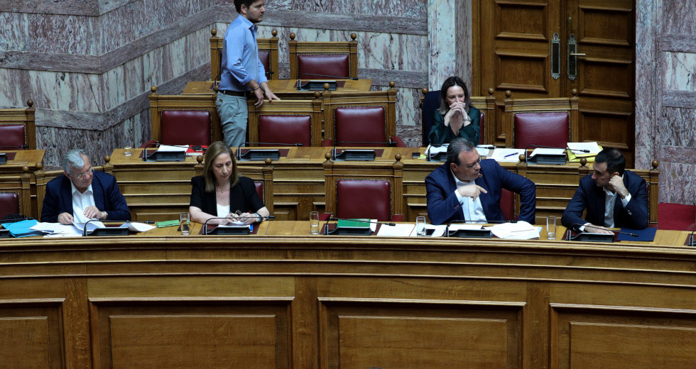 Η κυβέρνηση δεν δέχεται τις βουλευτικές τροπολογίες
