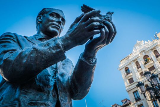 Πυροβολώντας τους ποιητές