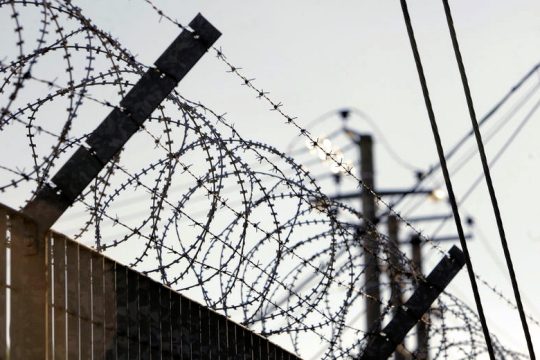 Κρατήσεις που καταστρατηγούν τον νόμο