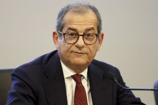 Η Ιταλία «θα σεβαστεί» τους νομισματικούς κανόνες της Ε.Ε.