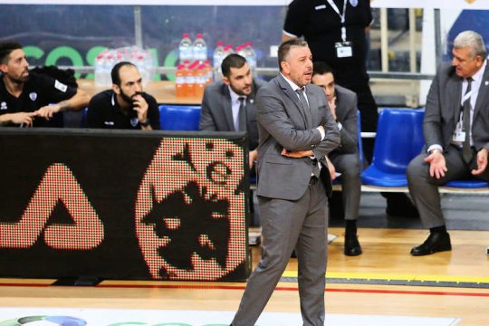 Ηγετική στάση Αγγελόπουλου