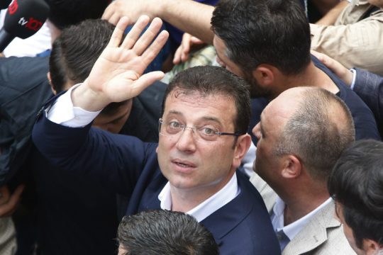 Μεγάλη νίκη Ιμάμογλου στην Κωνσταντινούπολη
