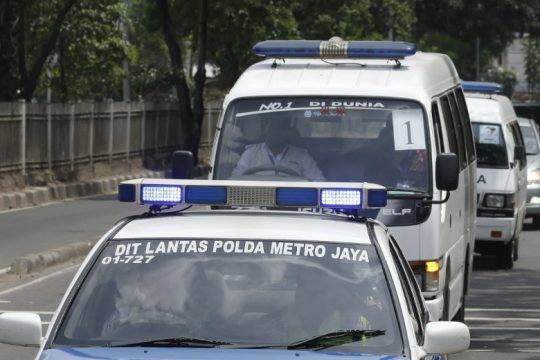 Ινδονησία: Επιβάτης πούλμαν άρπαξε το τιμόνι και προκάλεσε πολύνεκρη καραμπόλα