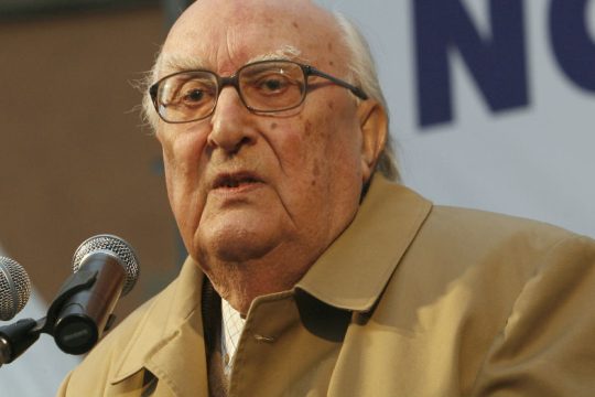 Σε κρίσιμη κατάσταση ο συγγραφέας Αντρέα Καμιλέρι