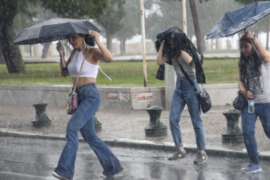 Καταιγίδες με χαλάζι και στην Αττική μετά το μεσημέρι