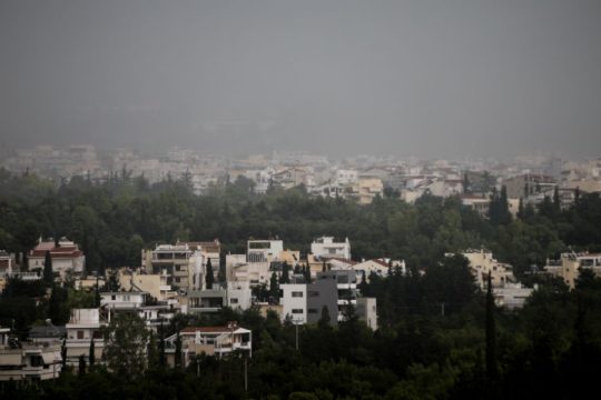Μέσα σε μία ώρα 680 κεραυνοί και 60 χιλιοστά βροχής έπεσαν στην Αττική