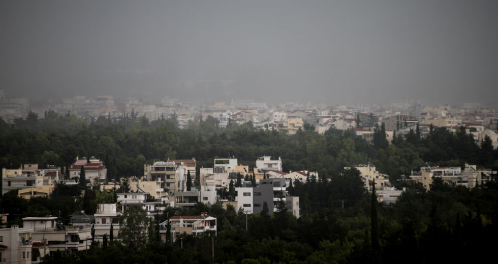 Μέσα σε μία ώρα 680 κεραυνοί και 60 χιλιοστά βροχής έπεσαν στην Αττική