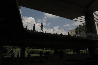 Μια «περίεργος κοινωνία»;