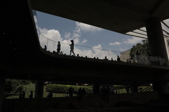 Μια «περίεργος κοινωνία»;