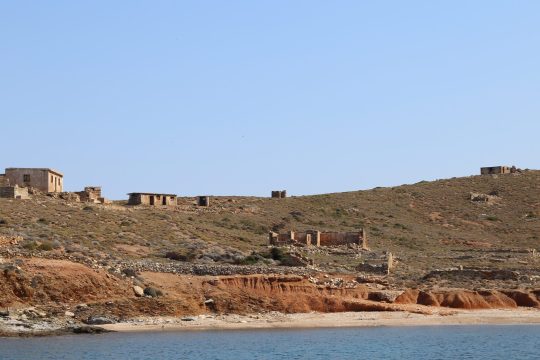 Ανοιχτός διαγωνισμός για την κατεδάφιση των αυθαίρετων κτισμάτων στη Μακρόνησο
