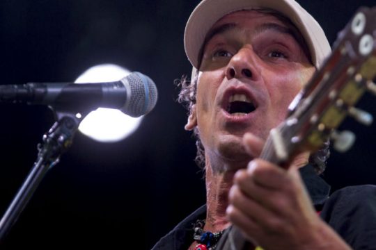 Νέο τραγούδι διαμαρτυρίας από τον Manu Chao