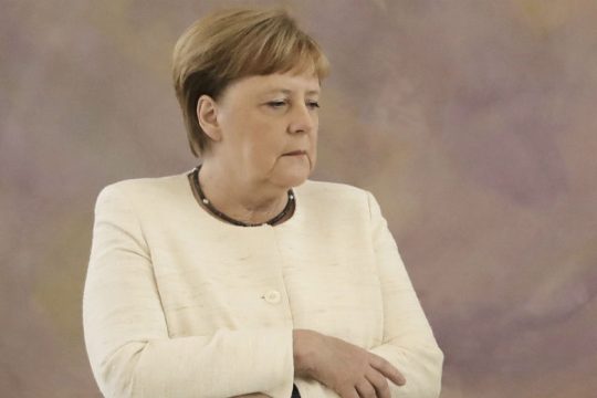 «Είμαι καλά», απαντά η Μέρκελ για την υγεία της