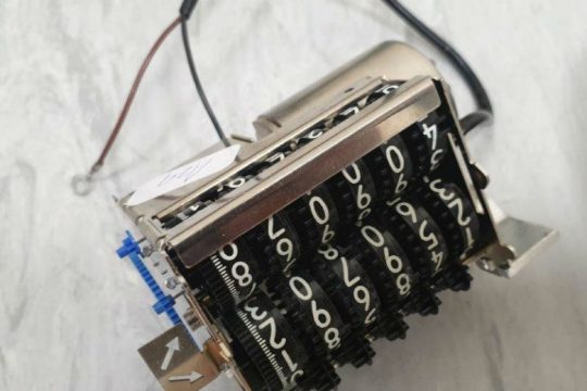 Πείραζαν ρολόγια της ΔΕΗ και πληρώνονταν με κερδισμένα δελτία στοιχήματος
