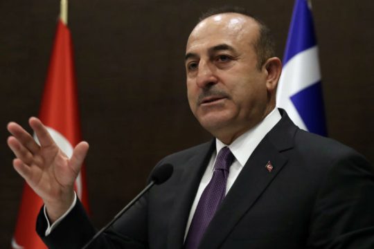 Τσαβούσογλου: «Δεν υποκύπτουμε στα αμερικανικά τελεσίγραφα»