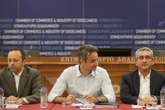 Υποσχέσεις από τη Ρόδο για μείωση φόρων και έργα υποδομής