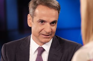 Και εθνική γραμμή  και αντιπολίτευση