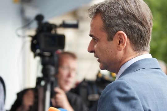 Οταν το φίδι βγει από την τρύπα…