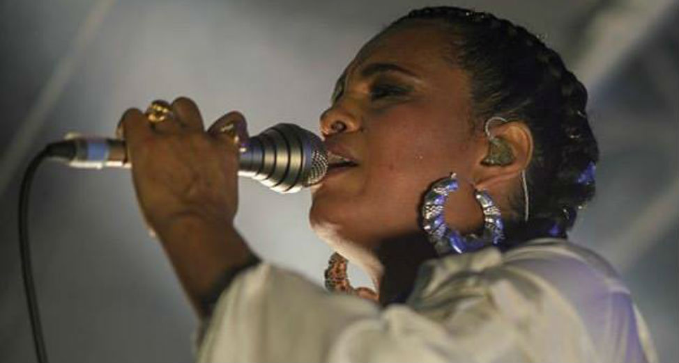 Πώς η Neneh Cherry ομόρφυνε τη ζωή μας…
