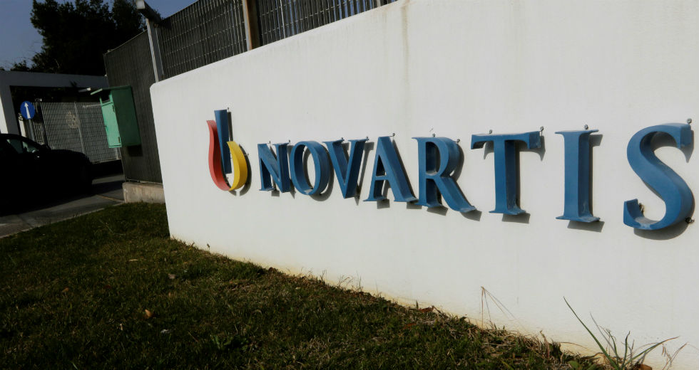 Δίωξη κατά τεσσάρων ατόμων για τη Novartis