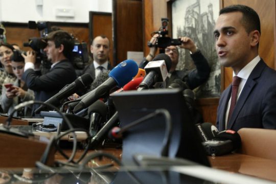 «Όχι» σε δημοσιονομική διόρθωση από τον Ντι Μάιο