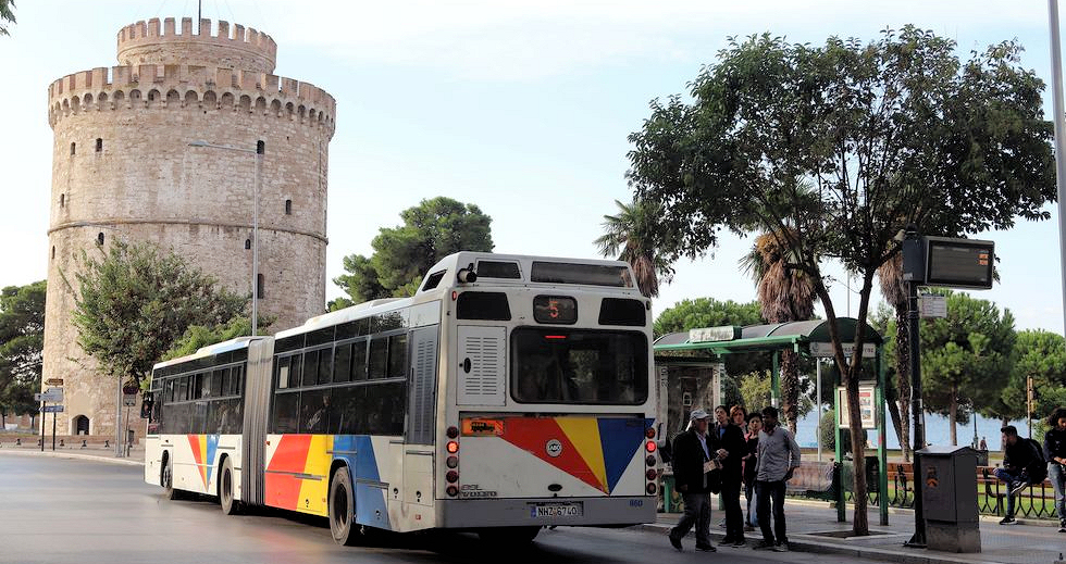 Θαύμα! Ο ρατσιστής οδηγός του ΟΑΣΘ… είναι και χρυσαυγίτης