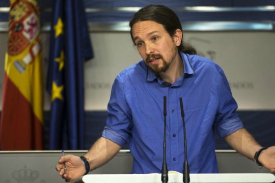 Απειλούν να μη στηρίξουν κυβέρνηση Σάντσεθ οι Podemos