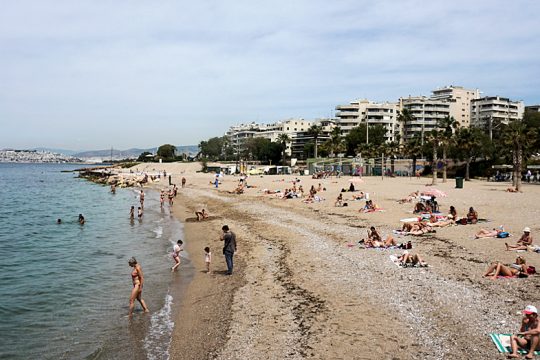 Με 6 νεκρούς στις θάλασσες το πρώτο ζεστό τριήμερο