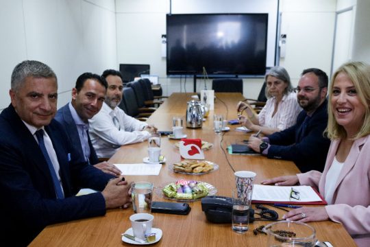 Γραφεία στην Περιφέρεια Αττικής σε συνεργάτες του Πατούλη