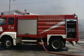 Φωτιά σε υπαίθριο χώρο στο Λαύριο