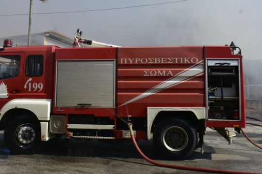 Φωτιά σε υπαίθριο χώρο στο Λαύριο