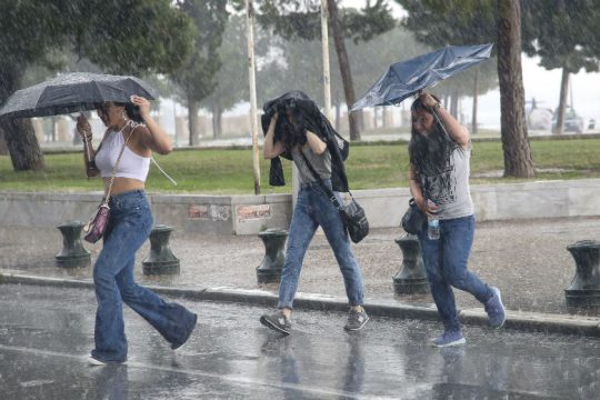 Ισχυρή καταιγίδα στο κέντρο της Θεσσαλονίκης