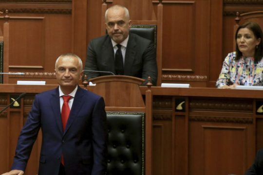 Στη δίνη της πολιτικής κρίσης η Αλβανία
