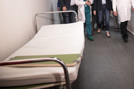 Εννέα ώρες στην αναμονή με καρκίνο