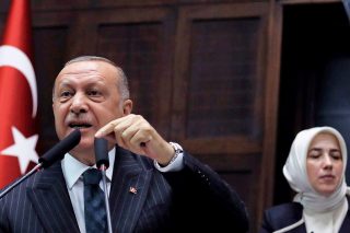 Τα… μερεμέτια του Ερντογάν μετά το χαστούκι