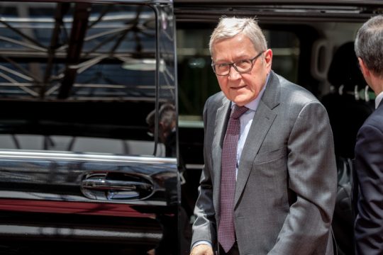 Εύσημα και προειδοποιήσεις στην έκθεση του ESM για την Ελλάδα