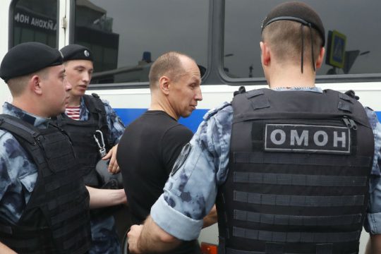 Συλλήψεις διαδηλωτών που ζητούν δίωξη όσων έστησαν την υπόθεση Γκολούνοφ