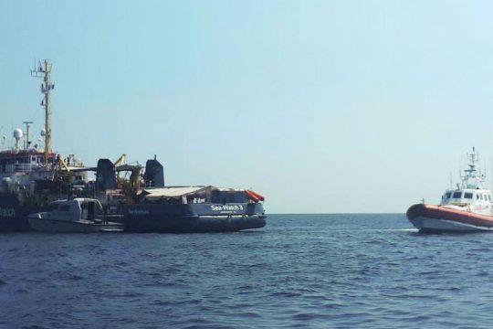 Οι ιταλικές αρχές συνέλαβαν την πλοίαρχο του Sea-Watch