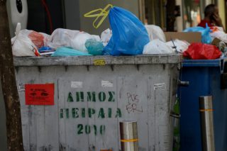 Αναστέλλουν τις κινητοποιήσεις στην καθαριότητα του δήμου Πειραιά